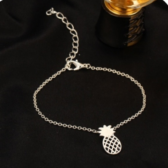 3/Pcs Dainty Silver Hollow Pineapple Jewelry Set - Picture 2 of 5